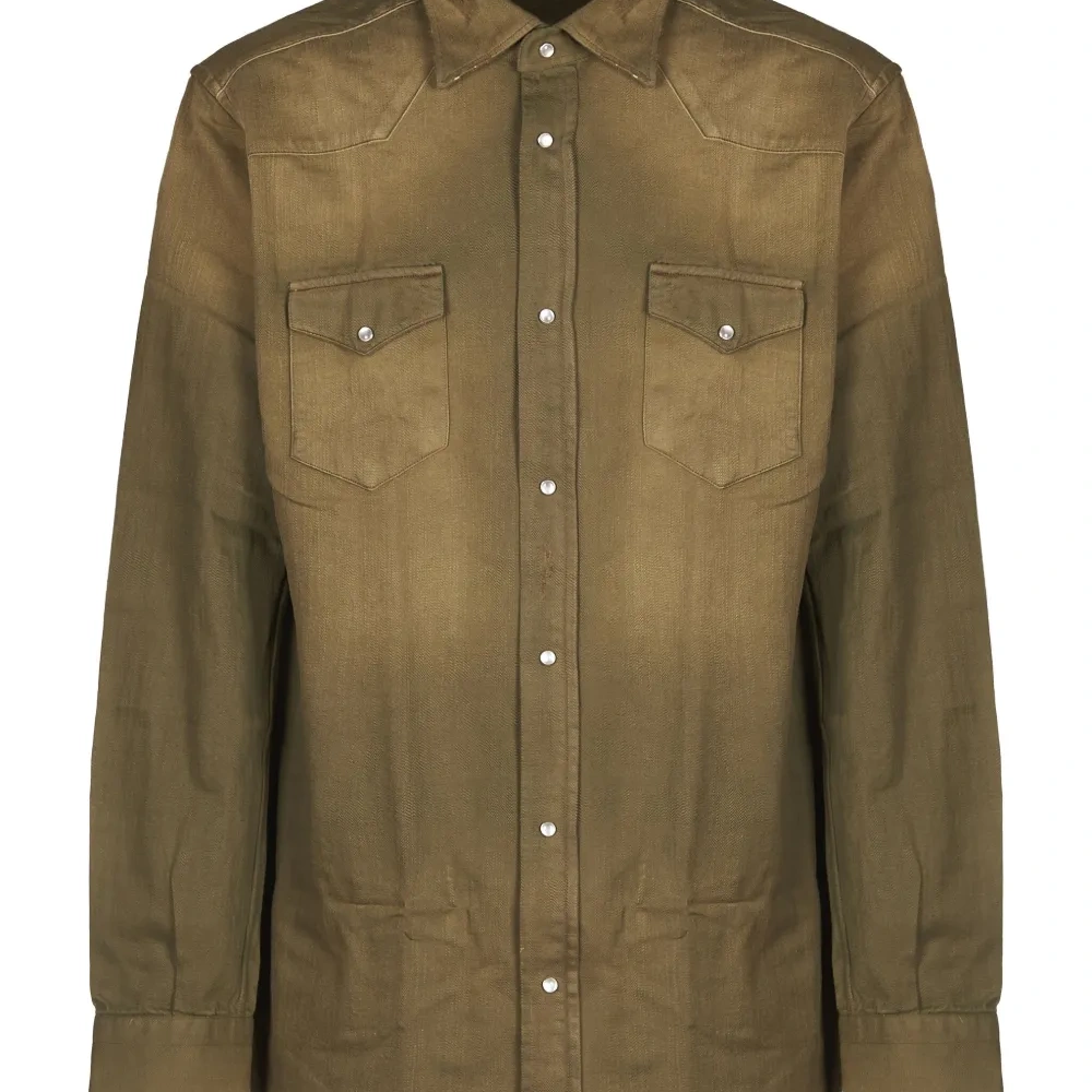 Рубашка с заостренным воротником