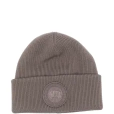 Шапка бини в рубчик с нашивкой-логотипом