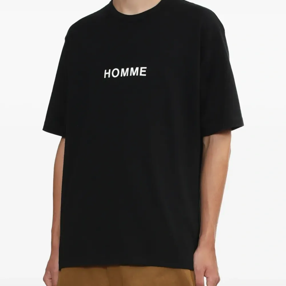 Футболка с логотипом