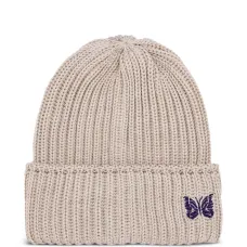 Шапка-бини в рубчик с вышивкой в виде бабочки Шапка-бини в рубчик с вышивкой в виде бабочки