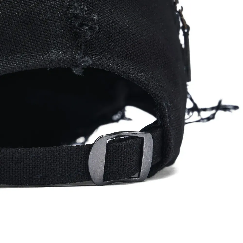 Бейсболка с необработанными краями и молнией