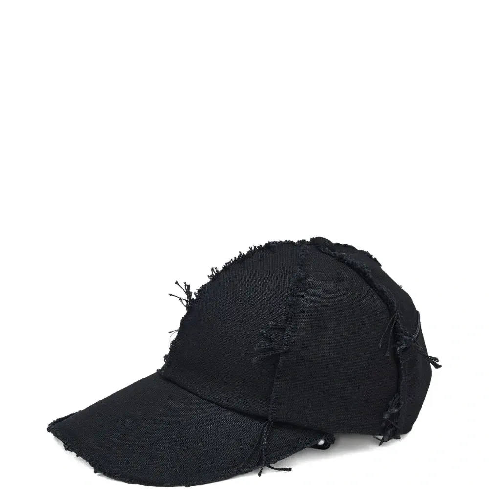 Бейсболка с необработанными краями и молнией