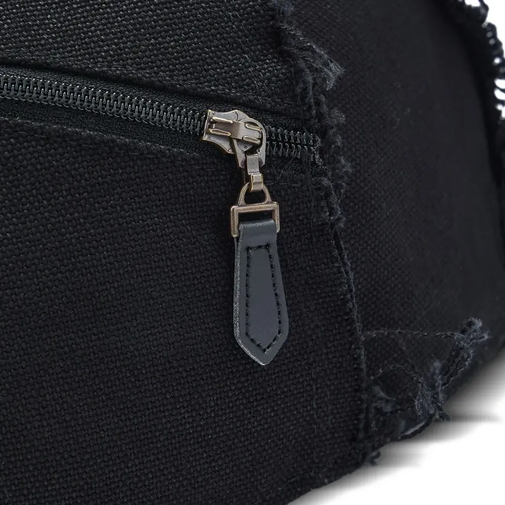 Бейсболка с необработанными краями и молнией