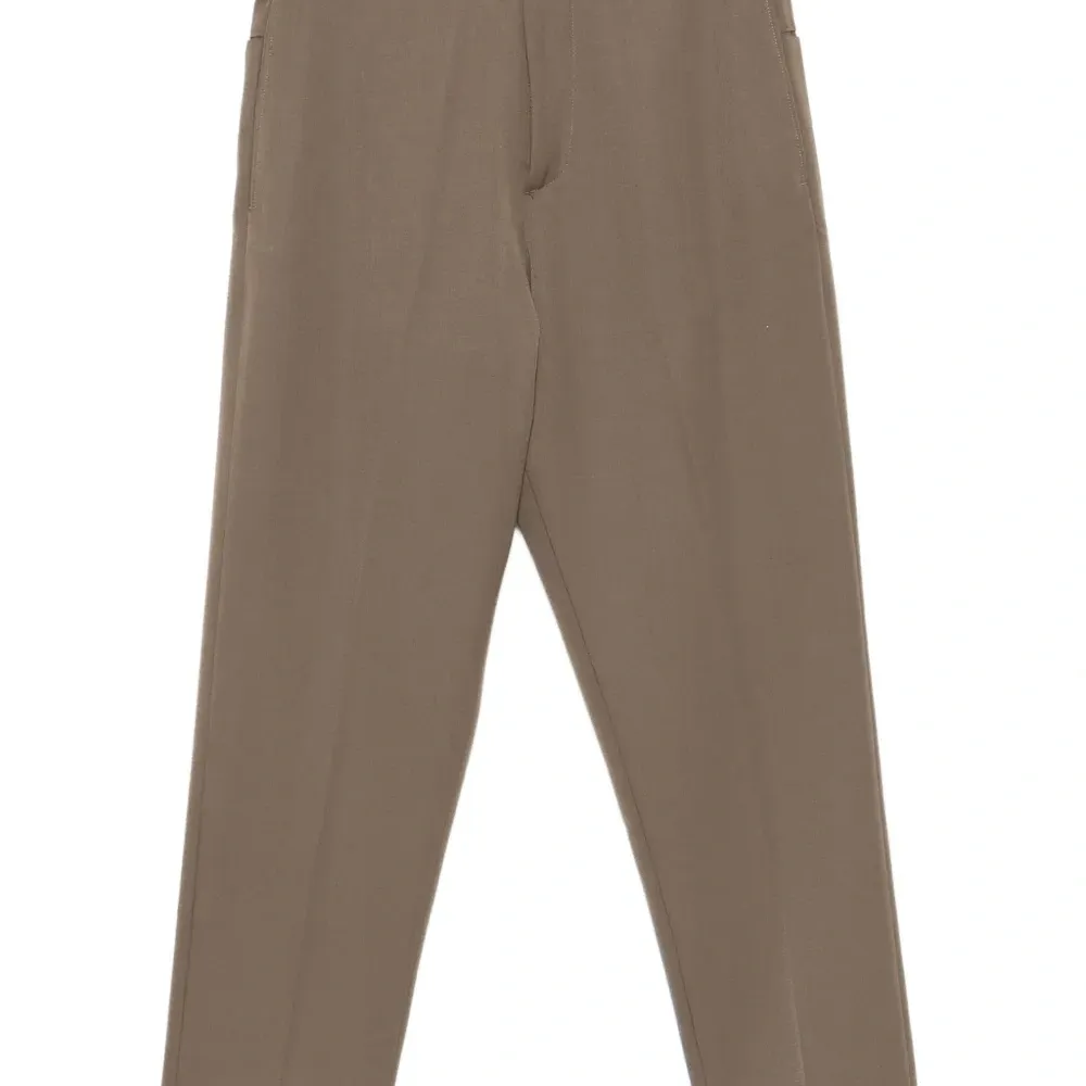 Брюки прямого кроя с эластичным поясом и декоративным кольцом