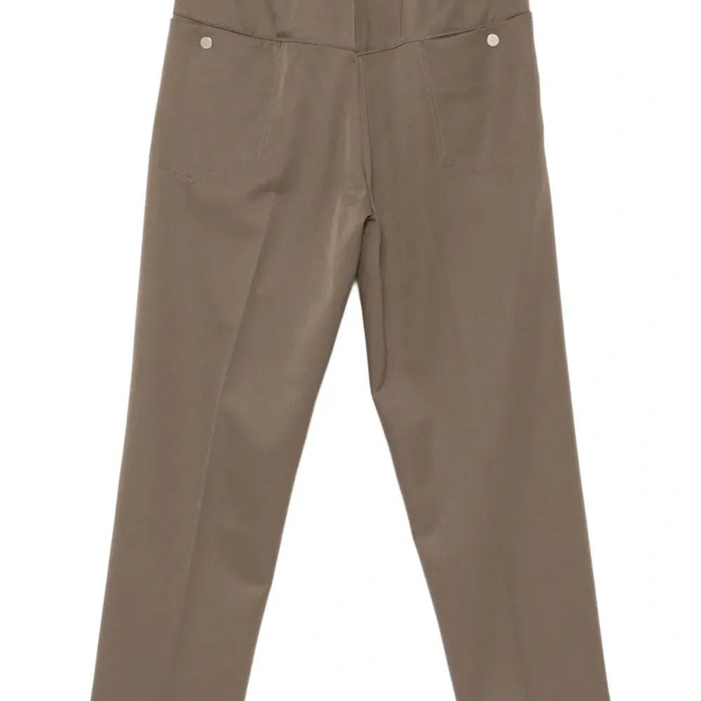 Брюки прямого кроя с эластичным поясом и декоративным кольцом