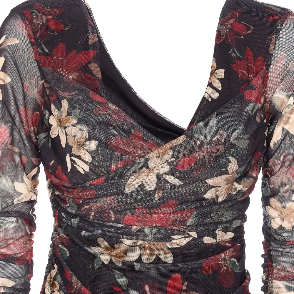 Платье с длинными рукавами и цветочным принтом