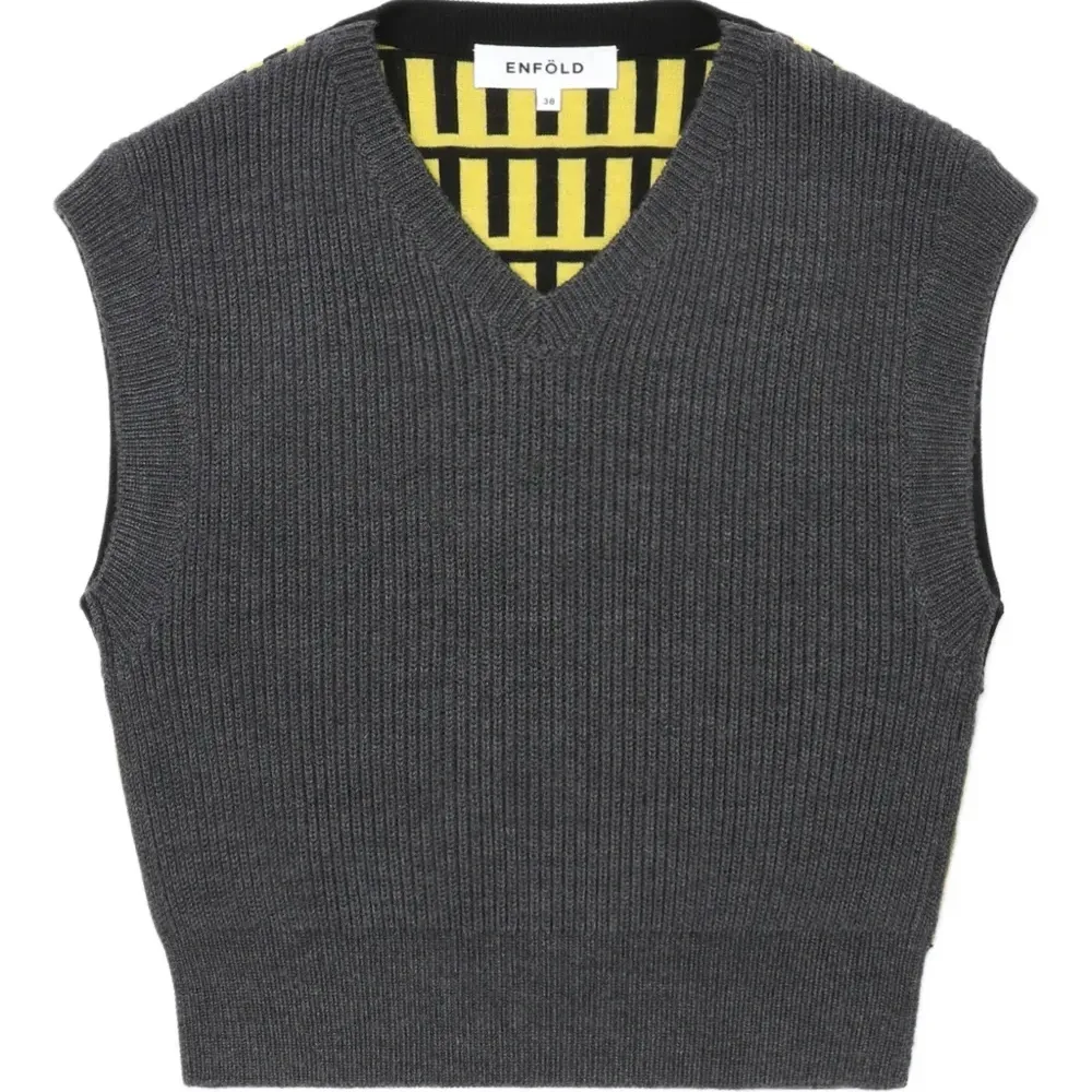 Топ в рубчик с V-образным вырезом