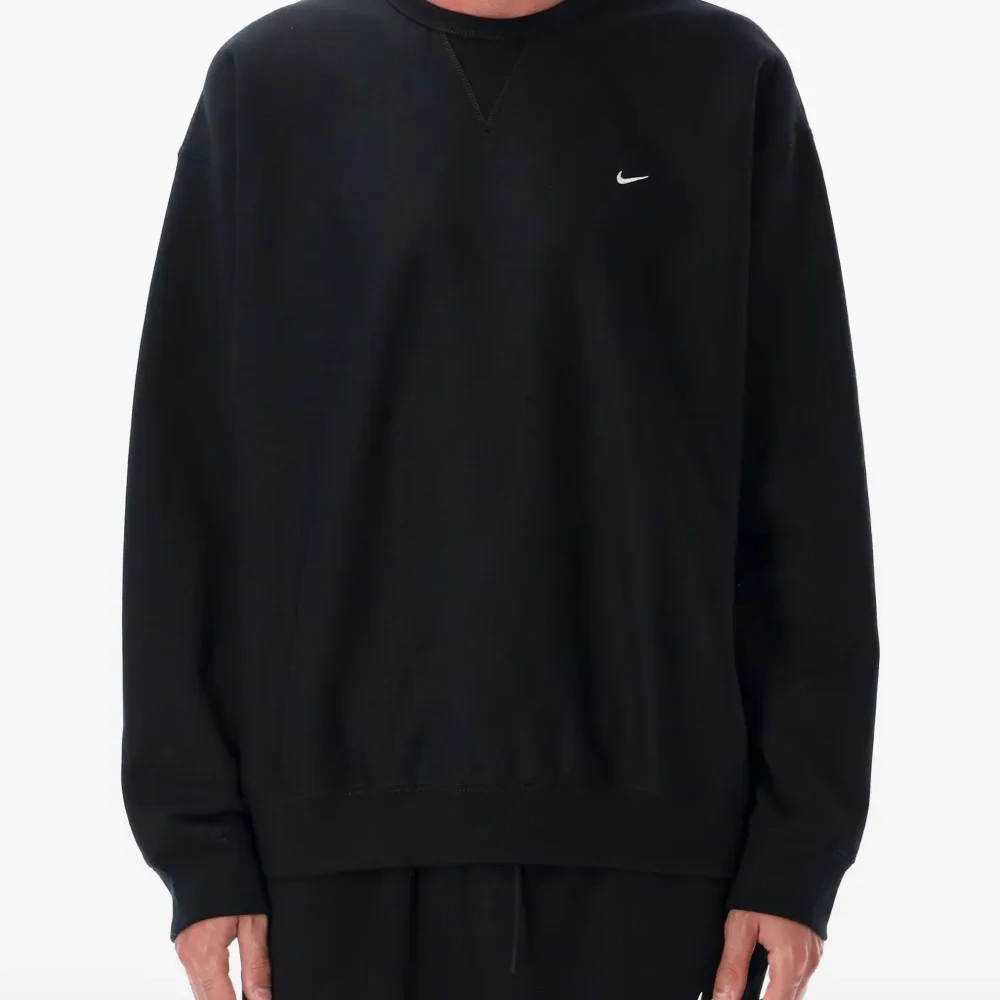 Свитер с круглым вырезом