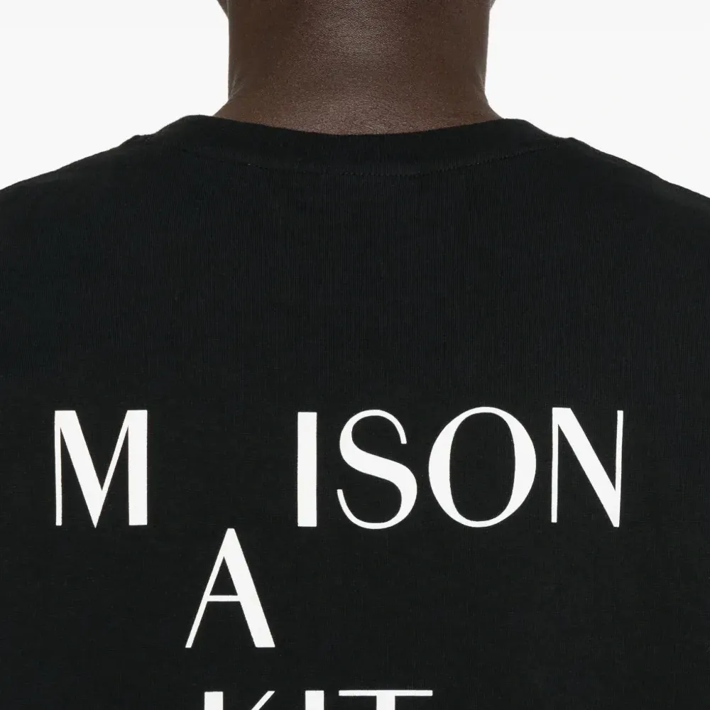 Футболка с нашивкой-логотипом