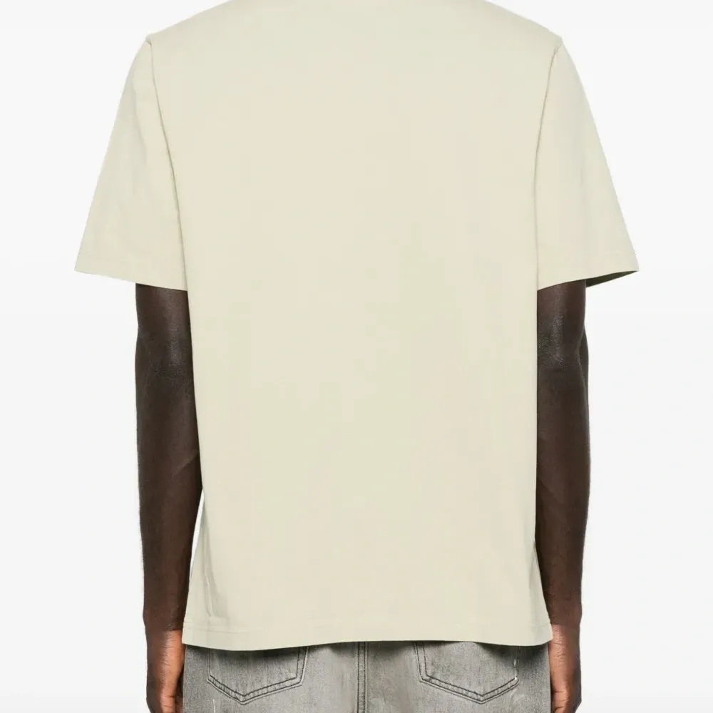 Футболка с нашивкой Футболка с нашивкой