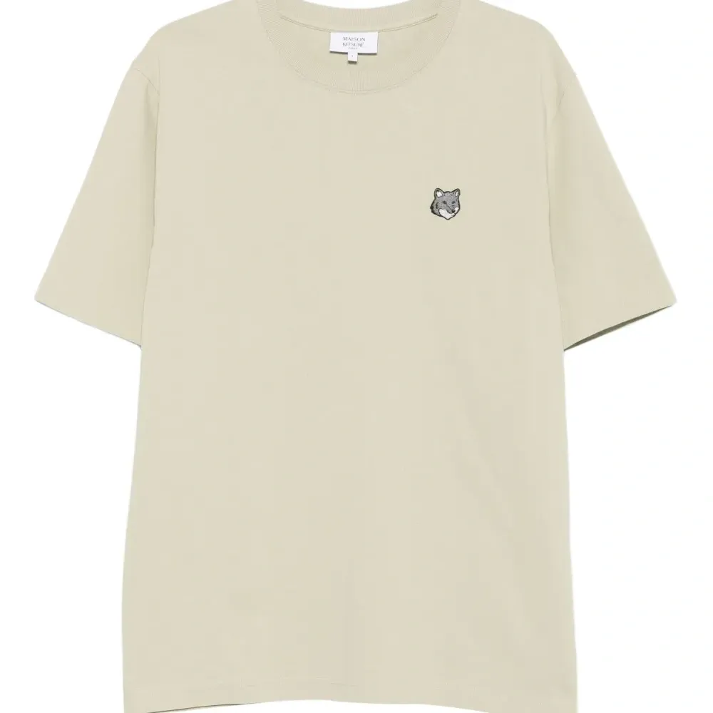 Футболка с нашивкой Футболка с нашивкой