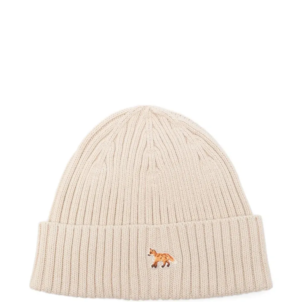 Шапка бини в рубчик с вышивкой