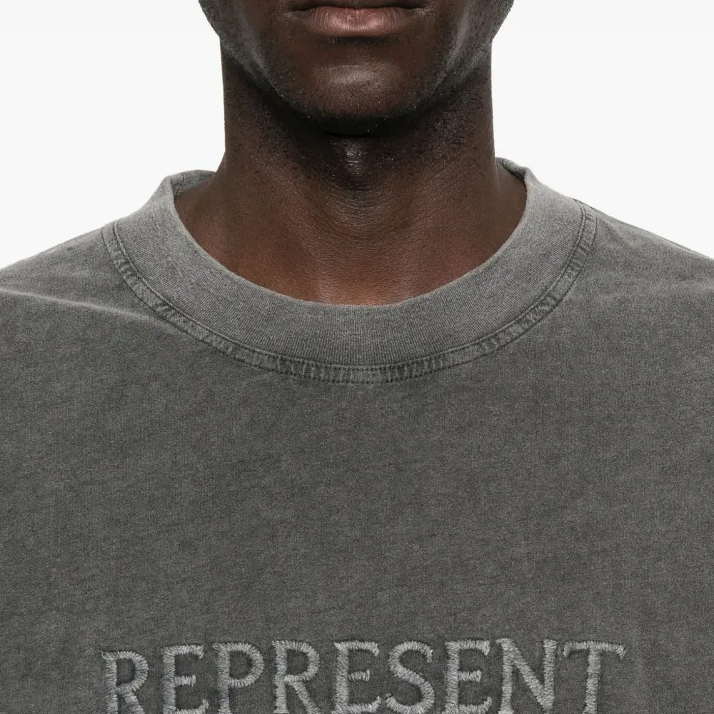 Футболка с вышивкой