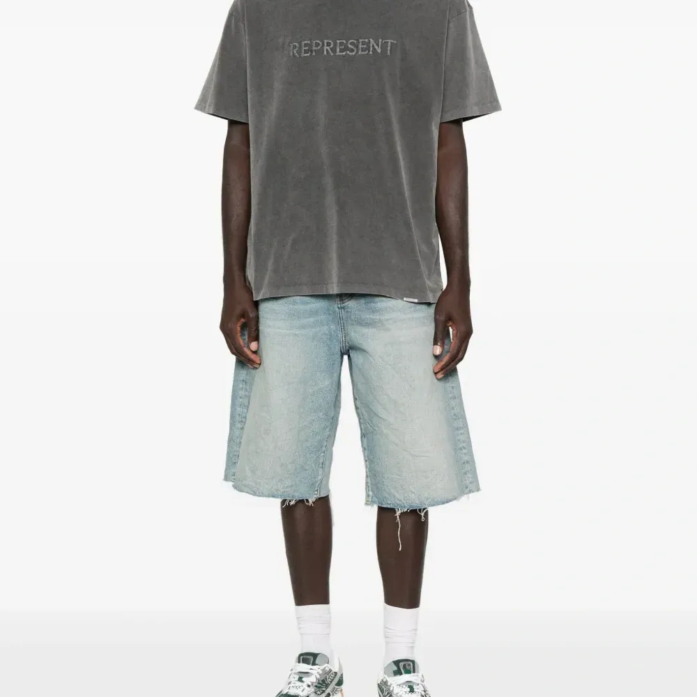 Футболка с вышивкой