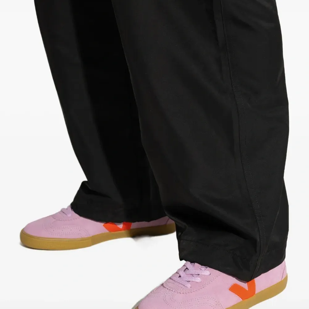 Замшевые кроссовки с логотипом