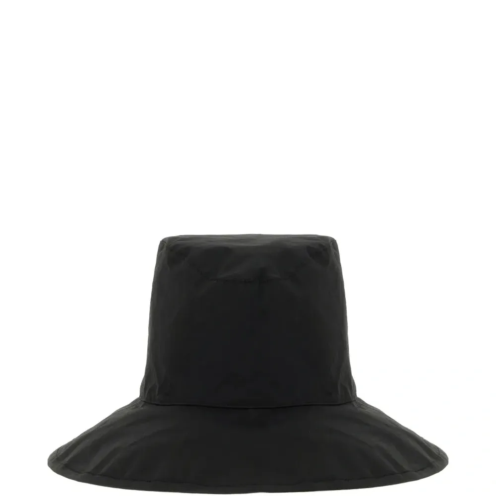 Шляпа с расширяющимися полями