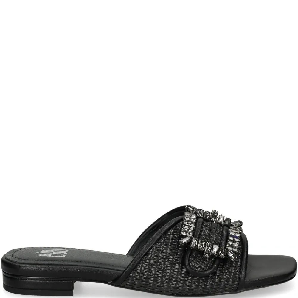 Сандалии с пряжками