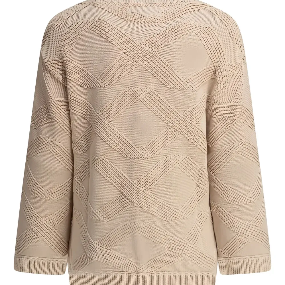 Свитер с узором в ромб