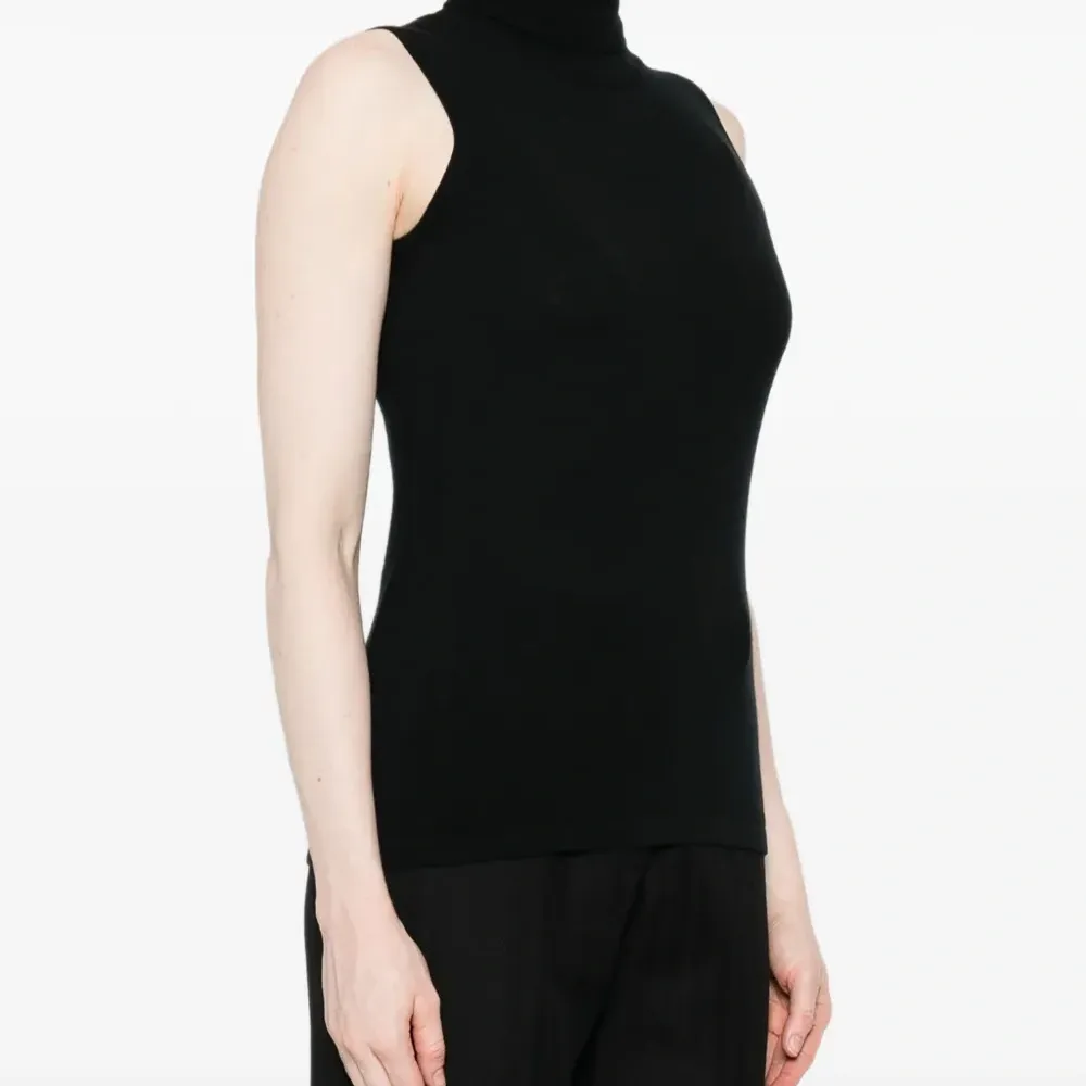 Водолазка без рукавов