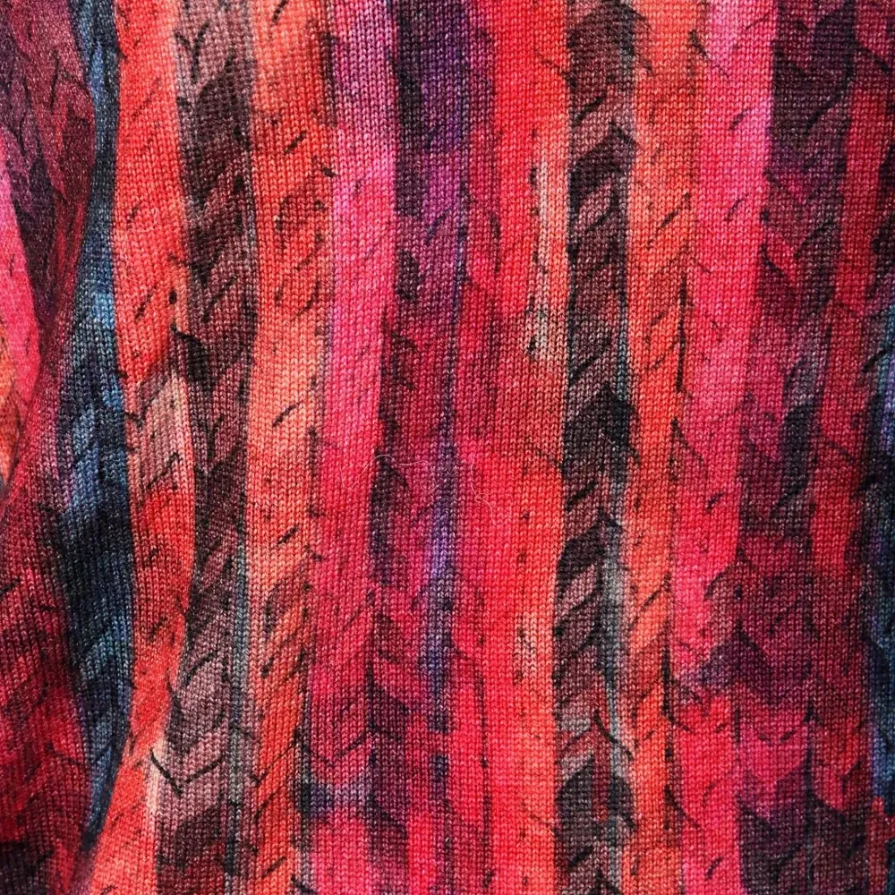 Рифлёный свитер с полосатым принтом