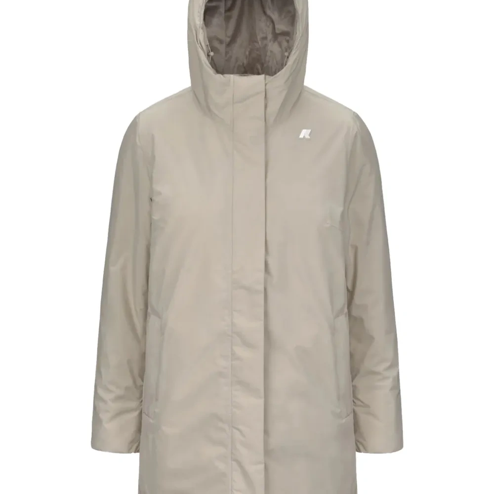 Куртка с капюшоном и логотипом Куртка с капюшоном и логотипом