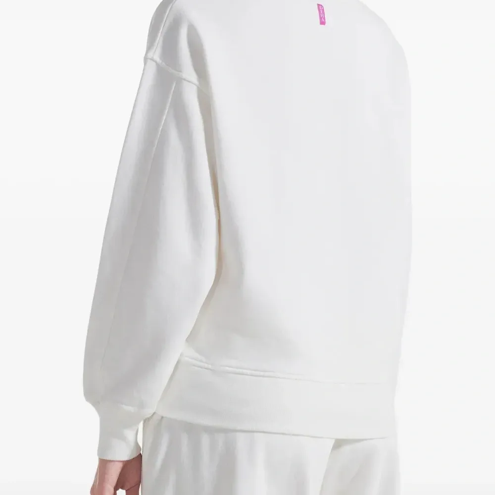 Свитер с круглым вырезом