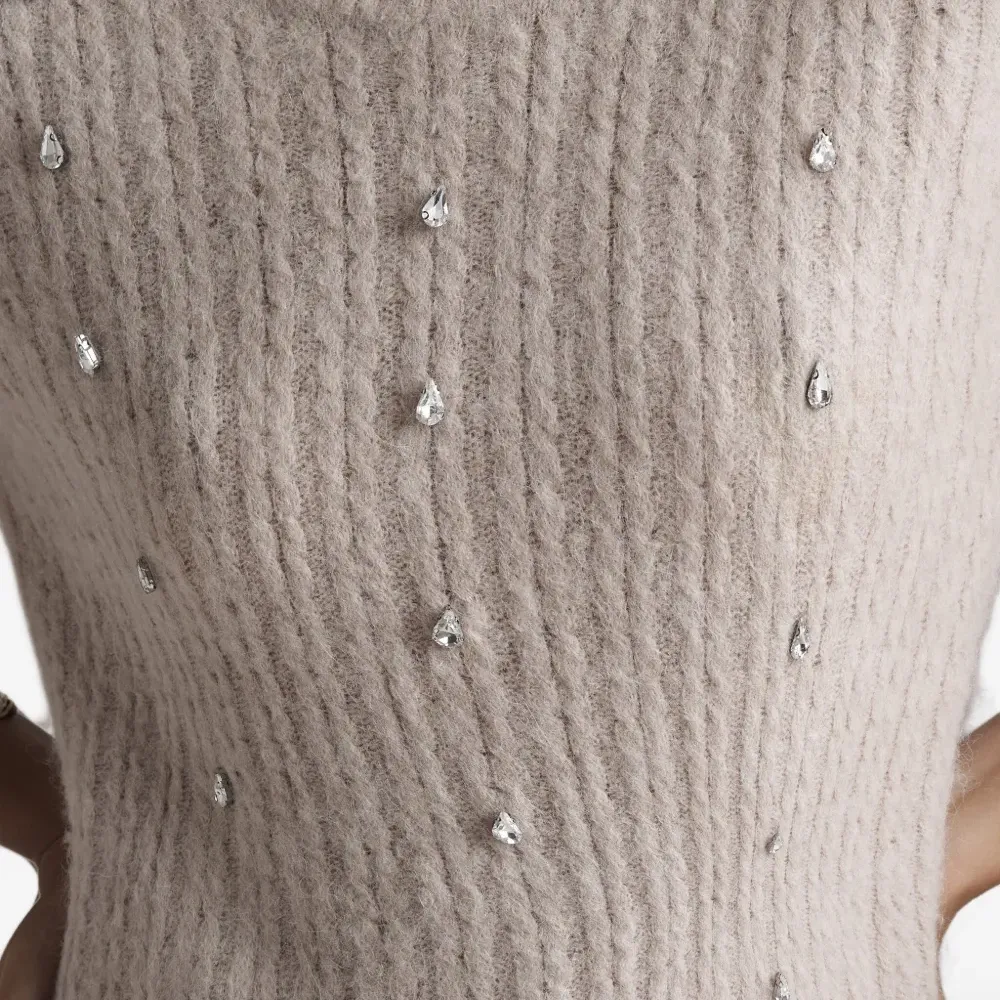 Украшенный топ с косами