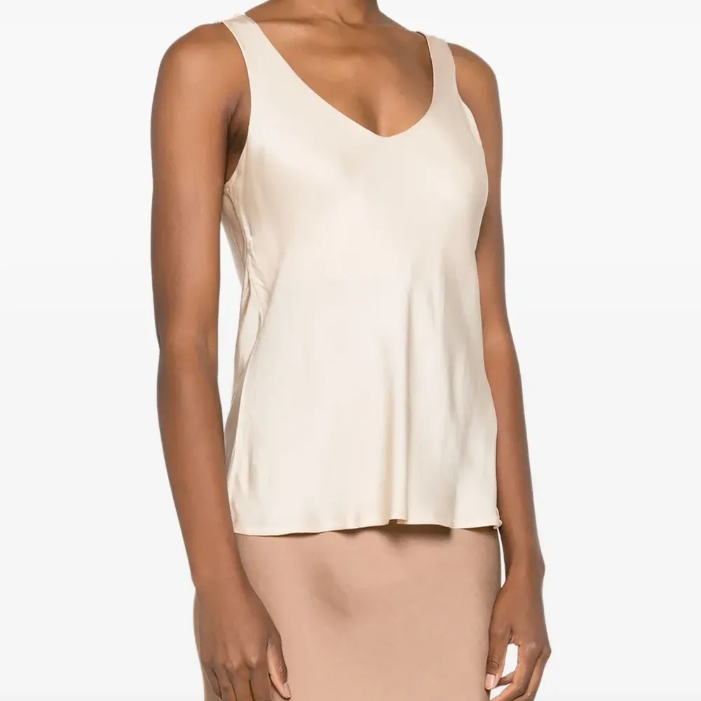 Топ с V-образным вырезом