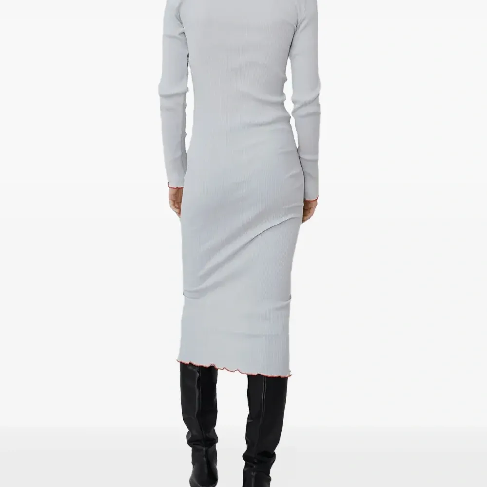 Платье миди Èlèanor из органического хлопка Платье миди Èlèanor из органического хлопка