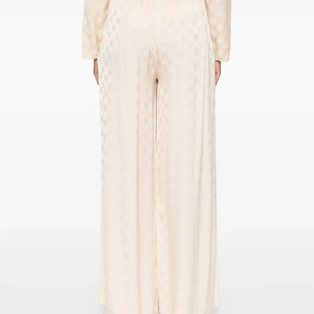 Брюки в горох со складками