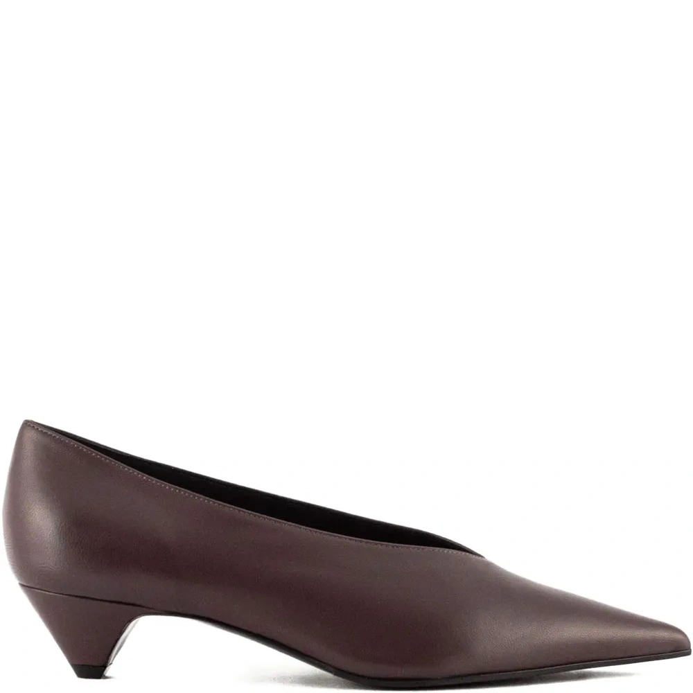 Туфли с заостренным носком