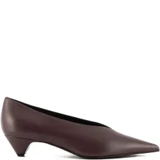 Туфли с заостренным носком