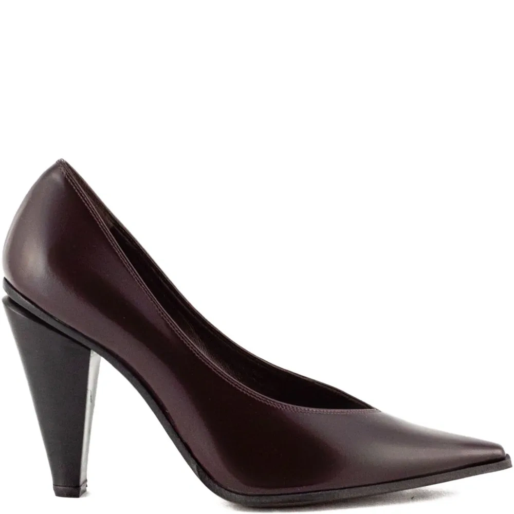 Туфли с заостренным носком