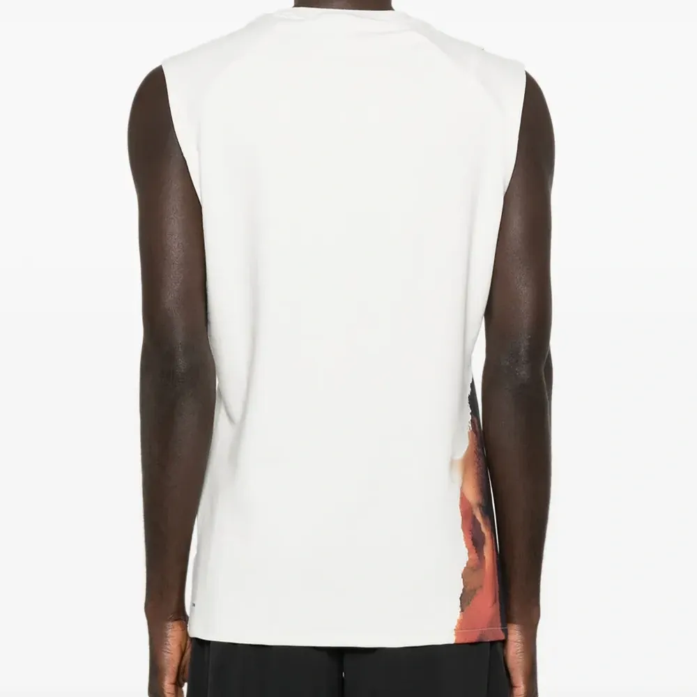 Топ без рукавов с абстрактным принтом