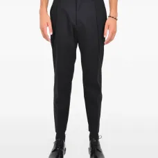 Брюки строгого кроя со складками