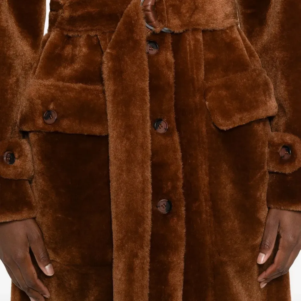 Пальто на пуговицах Пальто на пуговицах