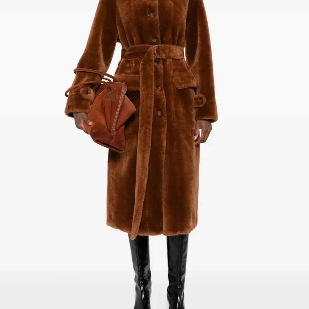 Пальто на пуговицах Пальто на пуговицах