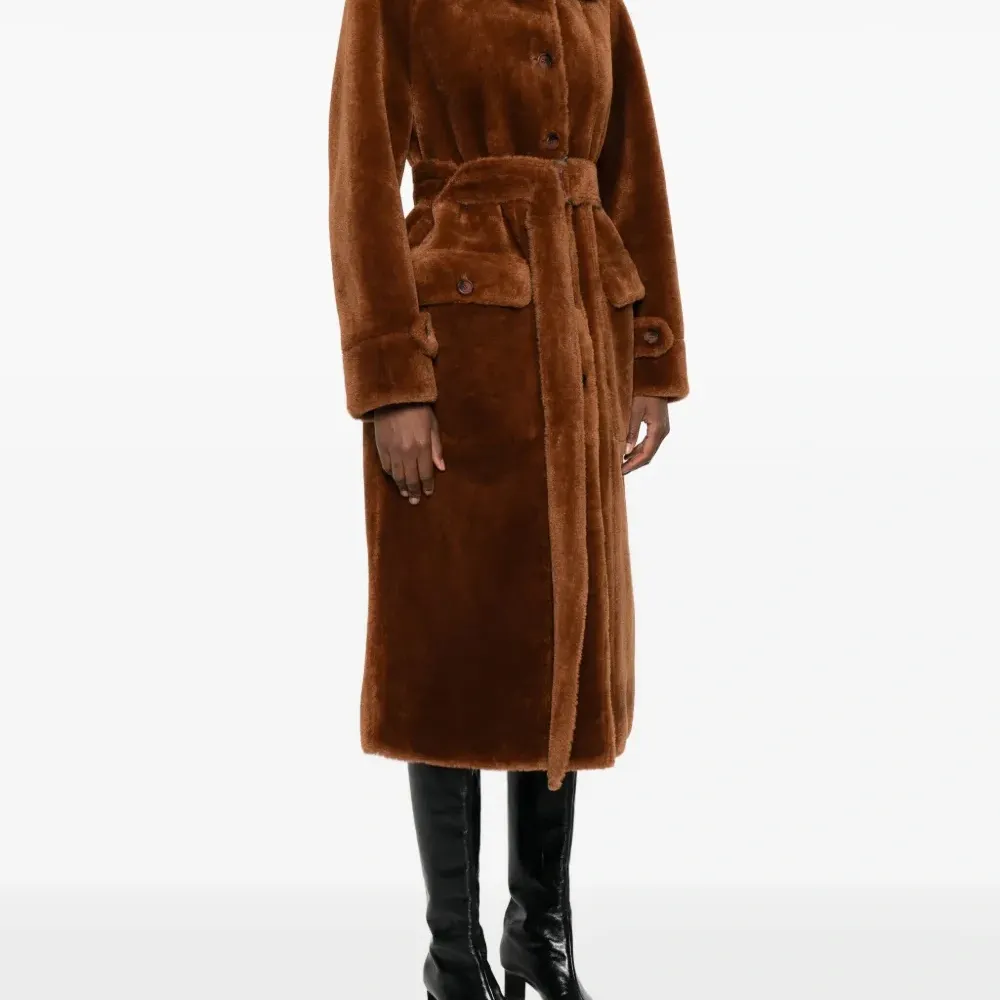 Пальто на пуговицах Пальто на пуговицах