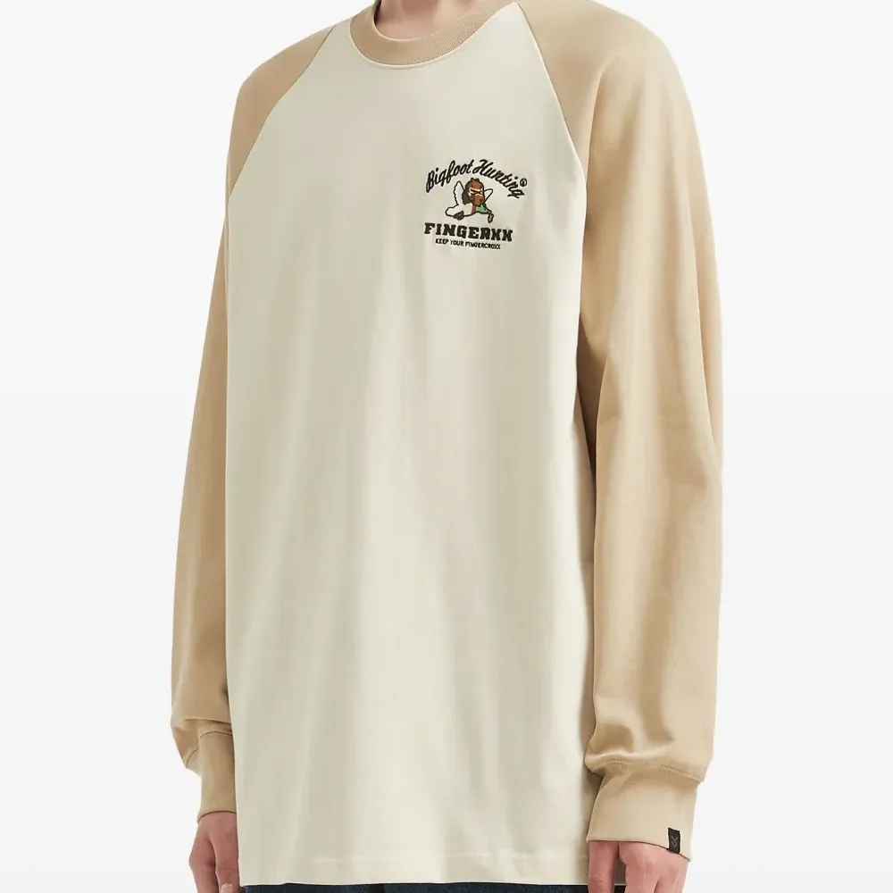 Футболка с вышивкой