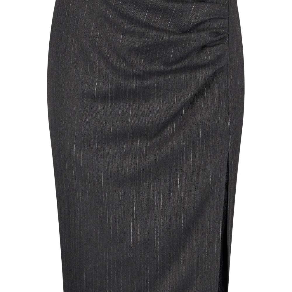 Миди-юбка с полосатым узором и вставками из кружева Миди-юбка с полосатым узором и вставками из кружева