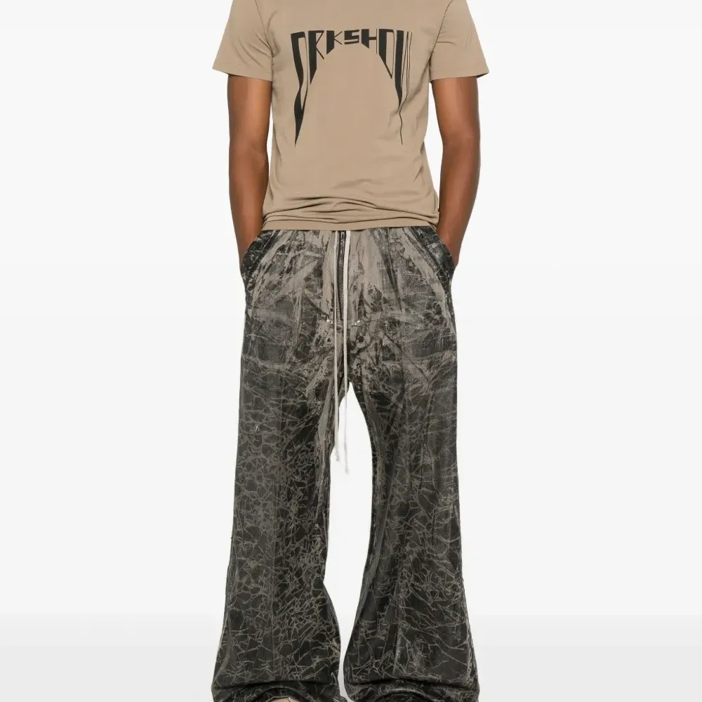 Футболка с графичным принтом