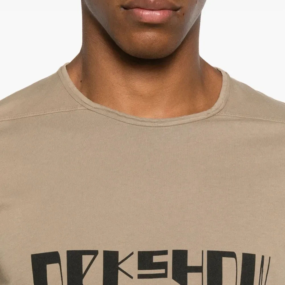 Футболка с графичным принтом