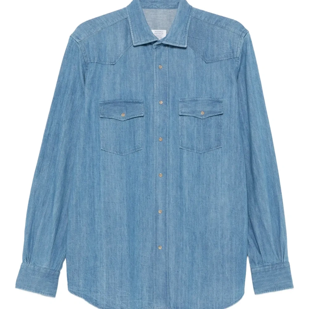 Джинсовая рубашка с карманами