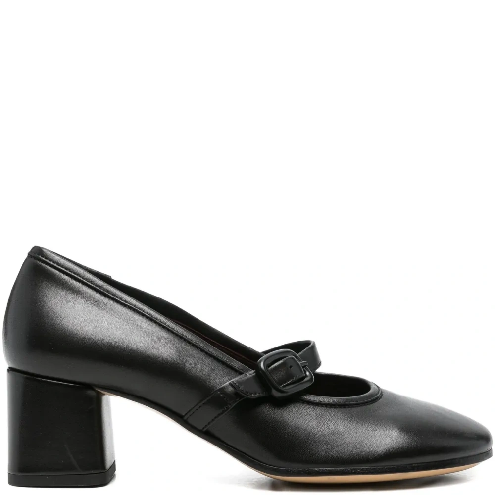 Туфли с пряжкой