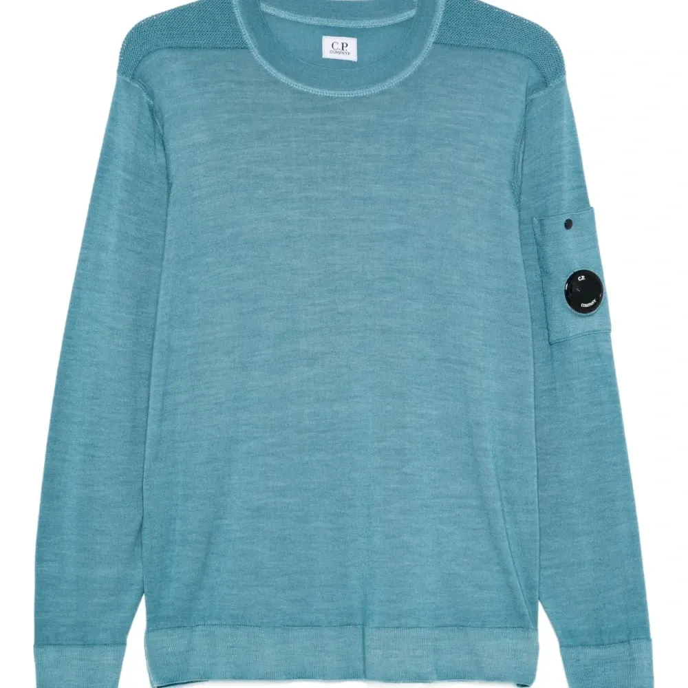 Свитер с круглым вырезом