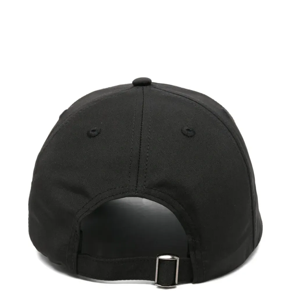 Бейсболка с нашивкой-логотипом