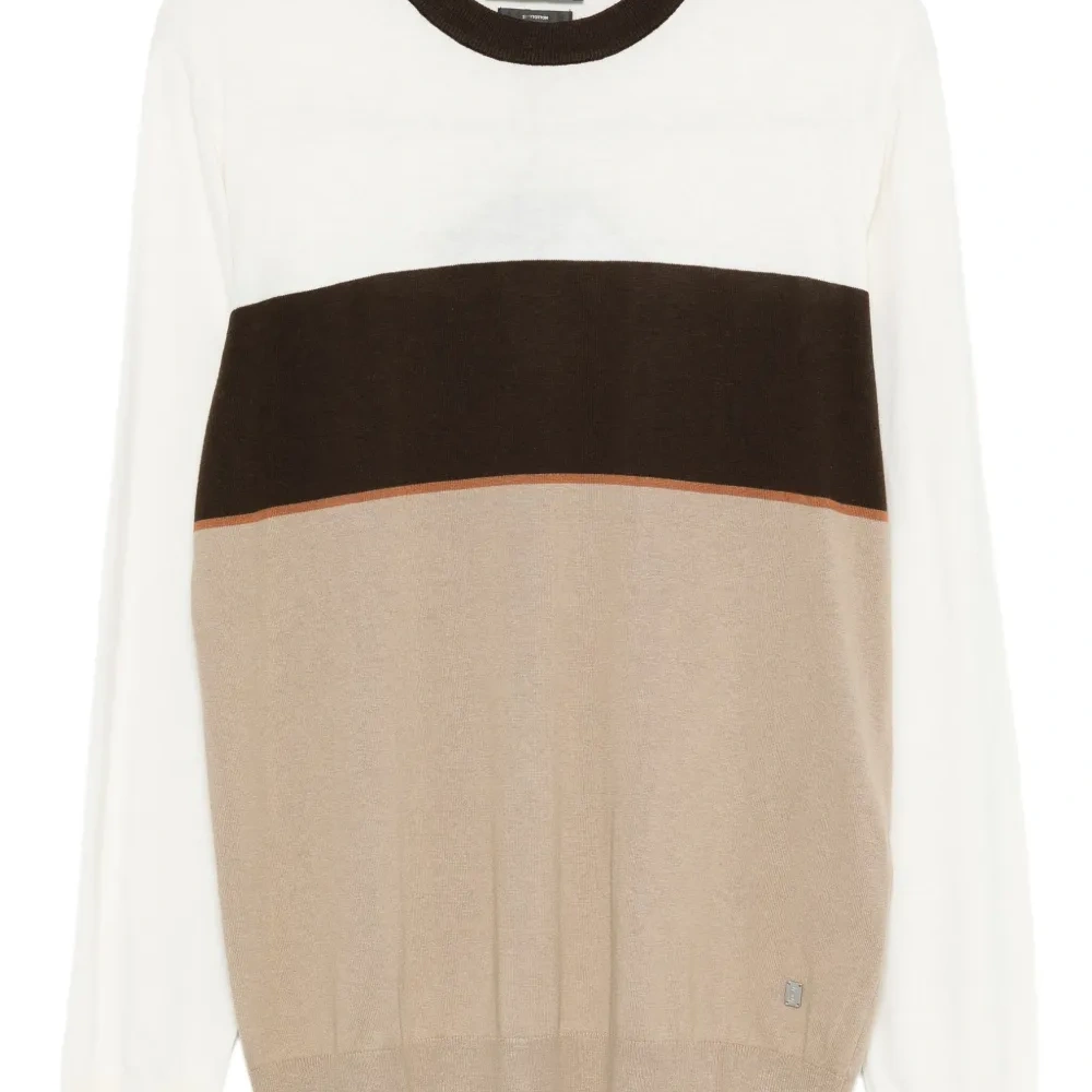 Свитер с круглым вырезом