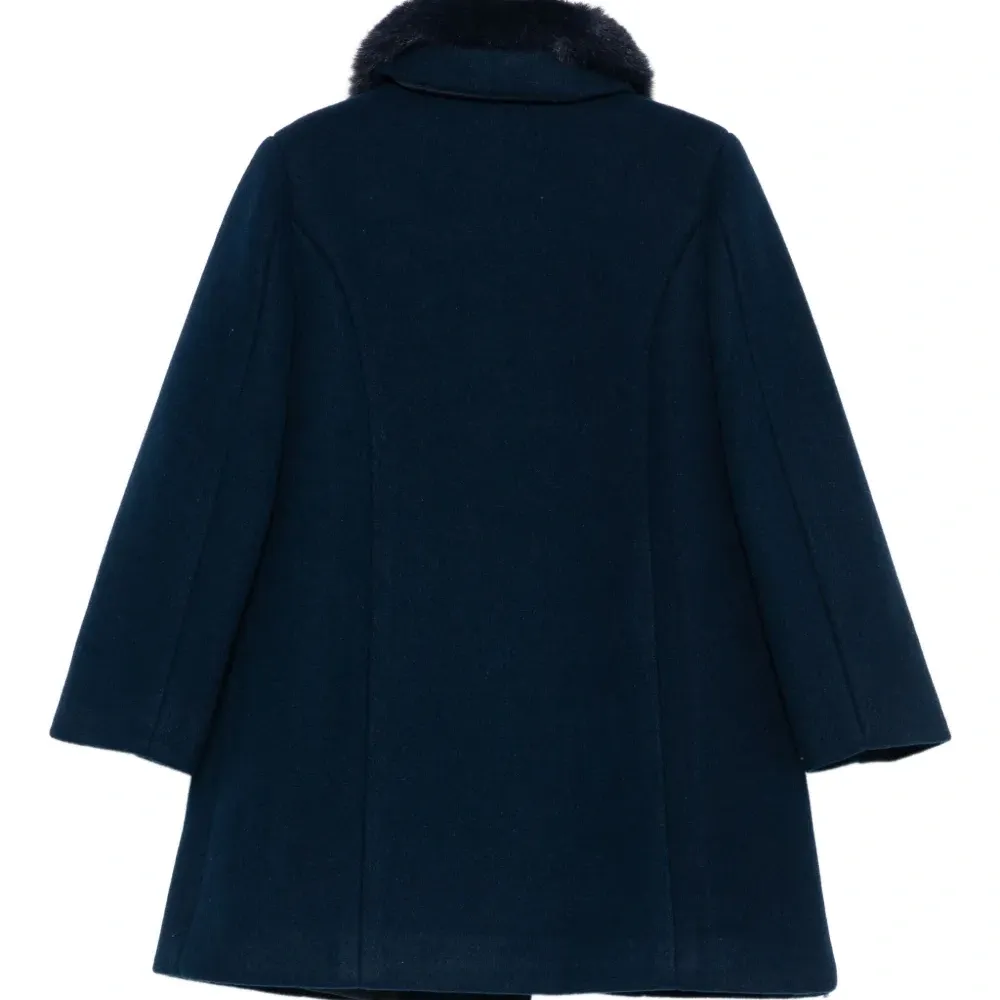 Пальто с искусственным меховым воротником и цепочкой