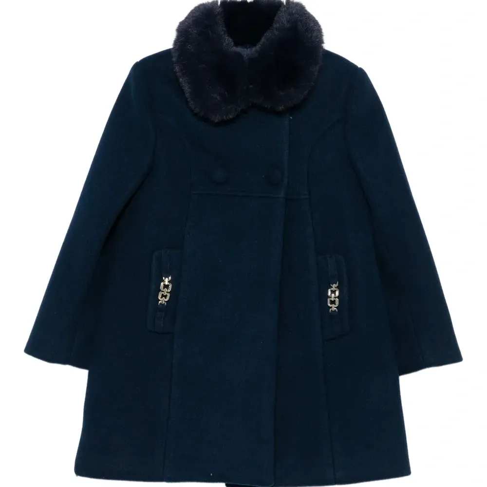 Пальто с искусственным меховым воротником и цепочкой