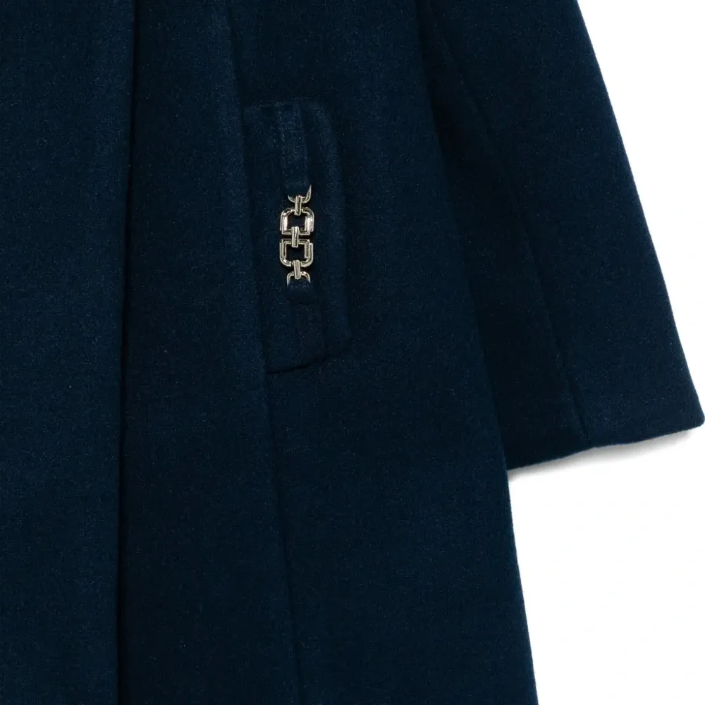 Пальто с искусственным меховым воротником и цепочкой